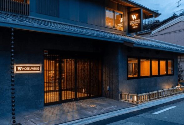 Hotel Wing International Premium Kyoto Sanjo位於京都的左京區，提供附 WiFi（免費）的 3 星級客房。這間住宿設有 24 小時接待櫃檯，也有餐廳。